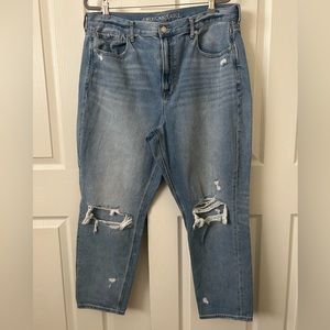 American Eagle mom jeans light wash distressed knees 18 R
